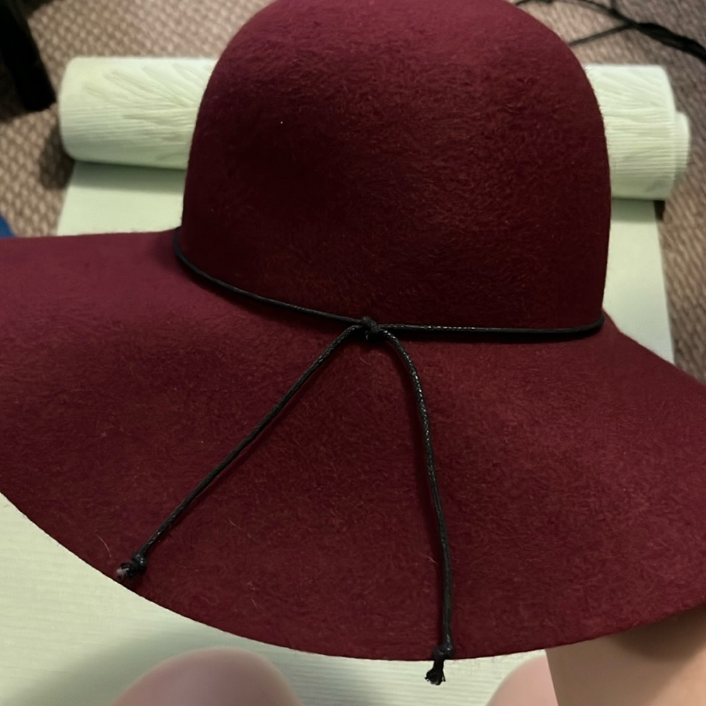 Maurice’s burgundy hat O/S